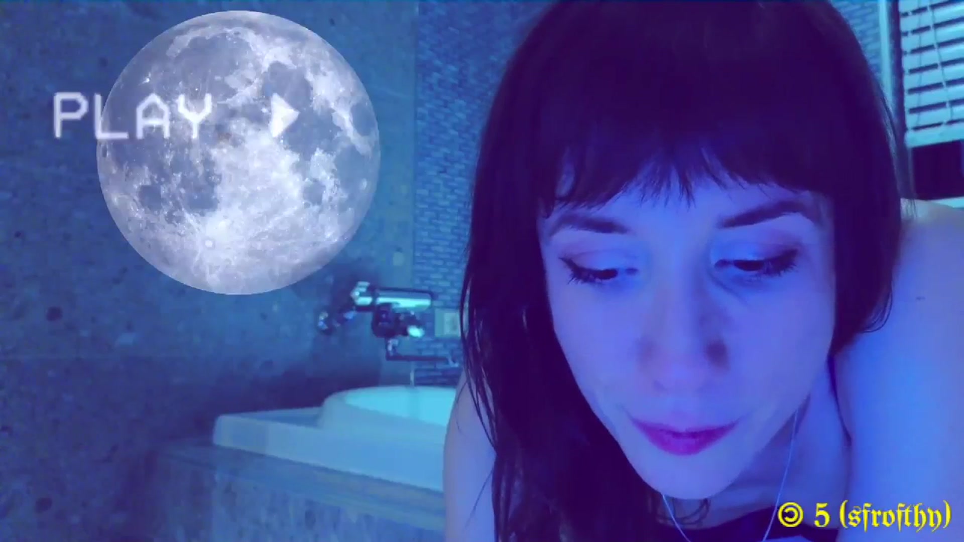 Gallery image thumbnail from MinnieMoralia's myfreecams stream on, 12/22/2023, 08:28 image 12 of 20