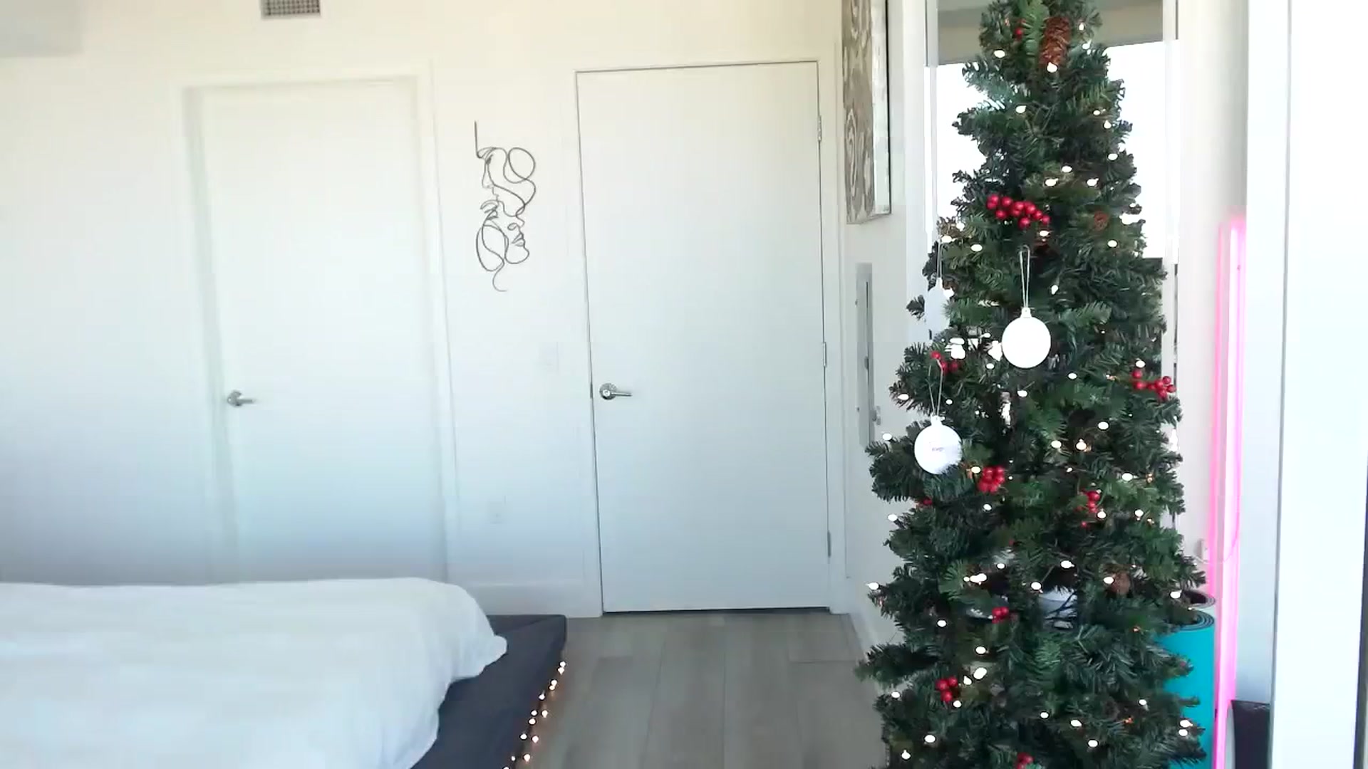 Gallery image thumbnail from Minnie_B00's myfreecams stream on, 12/02/2023, 19:26 image 9 of 20