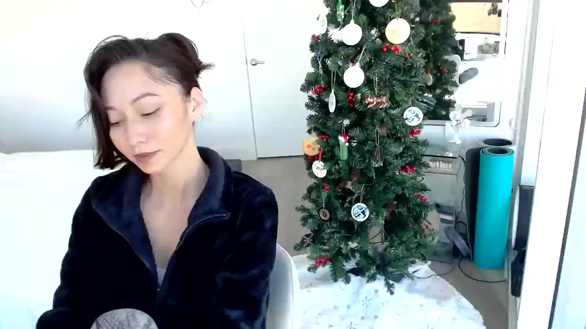 Gallery image thumbnail from Minnie_B00's myfreecams stream on, 12/08/2023, 18:43 image 8 of 20