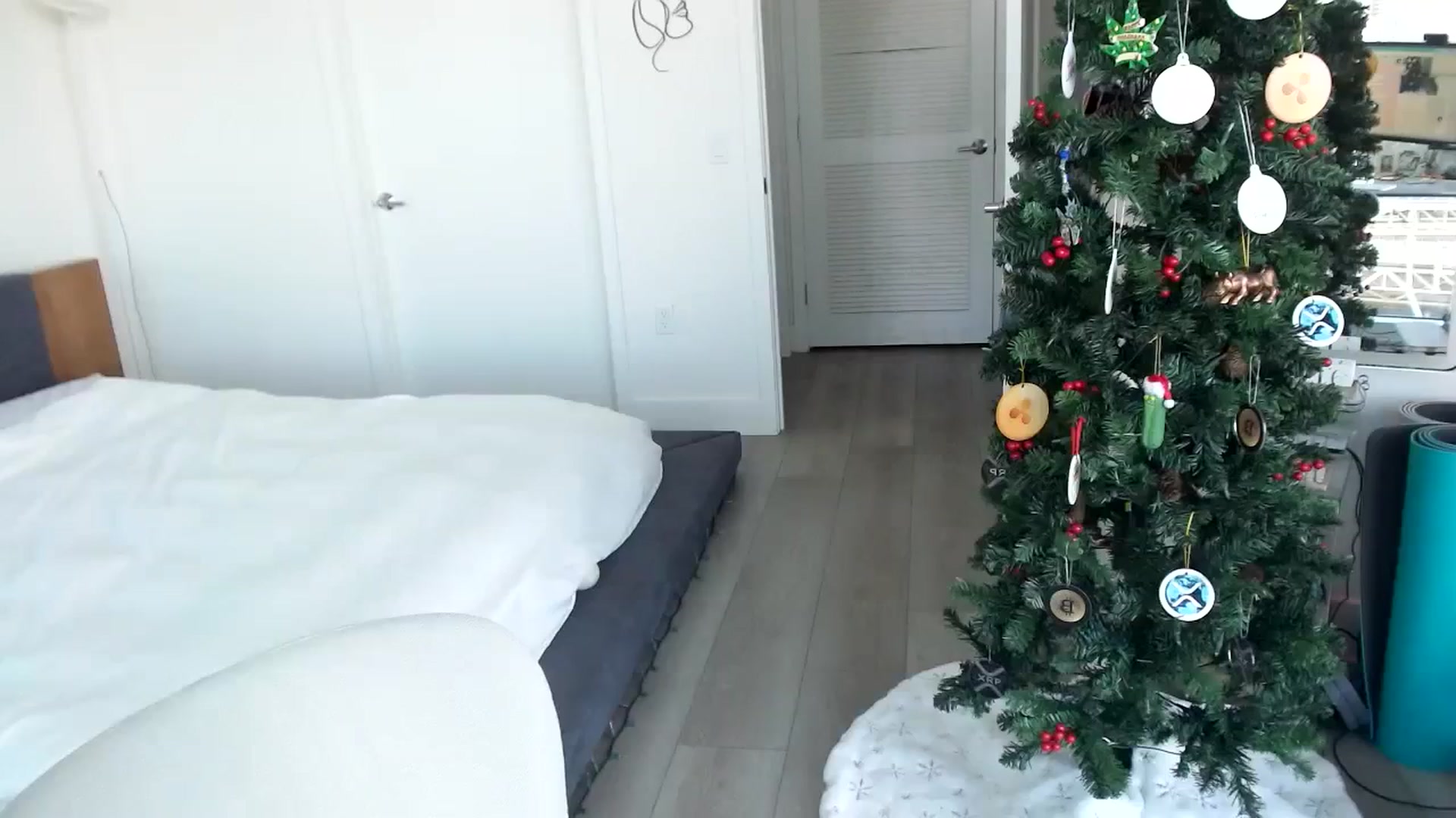 Gallery image thumbnail from Minnie_B00's myfreecams stream on, 12/12/2023, 21:24 image 17 of 20