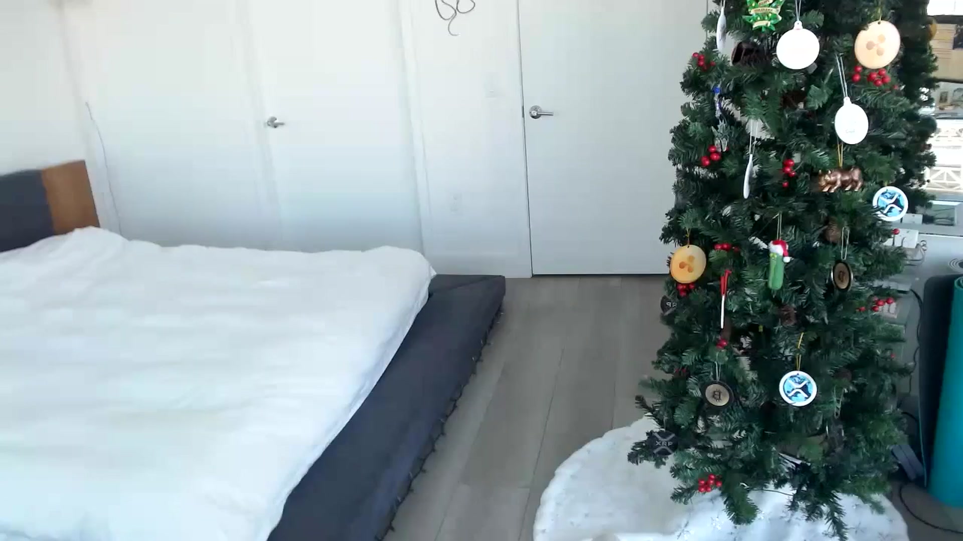Gallery image thumbnail from Minnie_B00's myfreecams stream on, 12/16/2023, 21:19 image 17 of 20