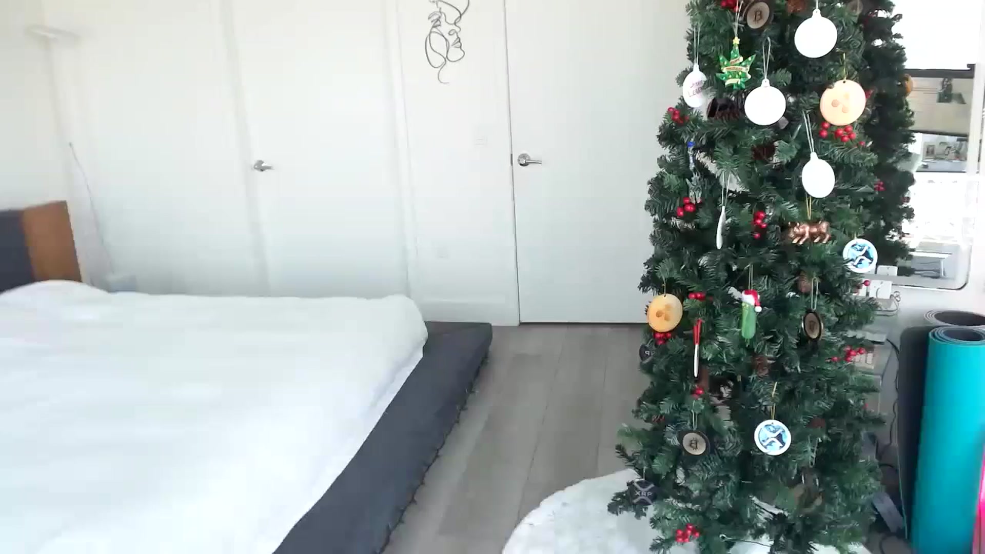 Gallery image thumbnail from Minnie_B00's myfreecams stream on, 12/19/2023, 18:34 image 8 of 20