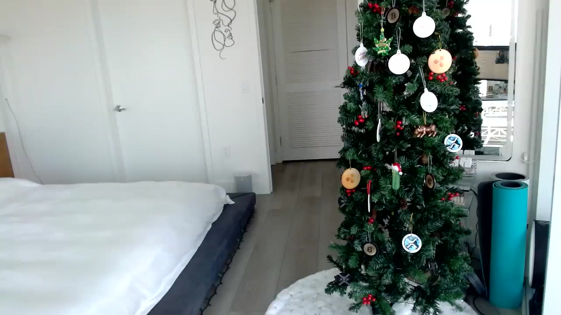 Gallery image thumbnail from Minnie_B00's myfreecams stream on, 12/20/2023, 22:19 image 9 of 20