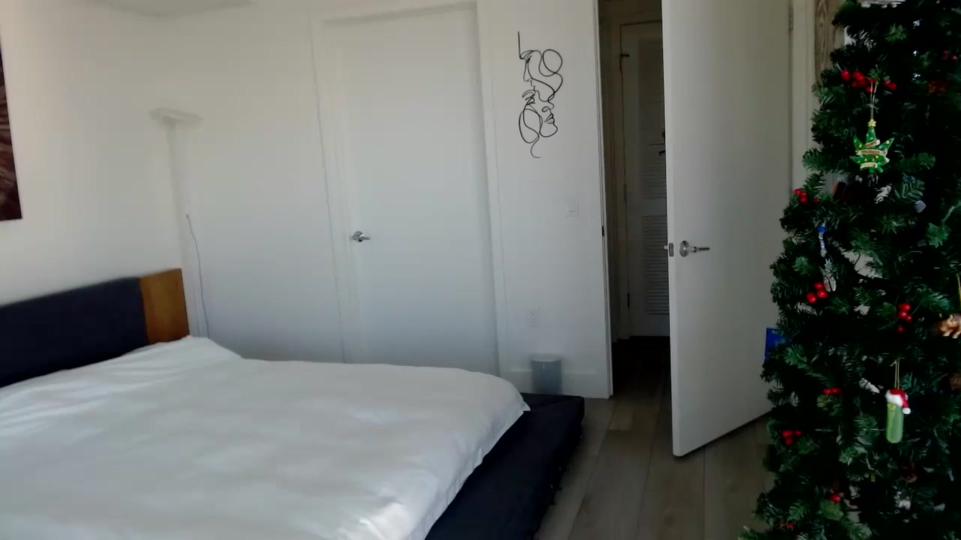 Gallery image thumbnail from Minnie_B00's myfreecams stream on, 01/02/2024, 22:49 image 10 of 20