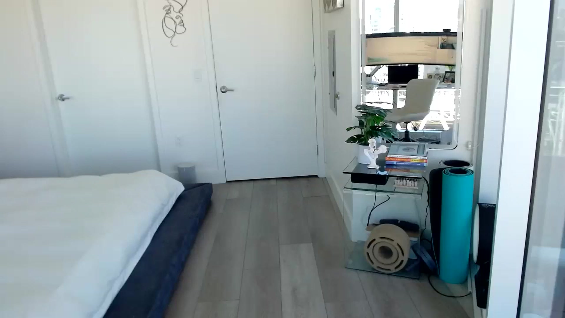 Gallery image thumbnail from Minnie_B00's myfreecams stream on, 01/09/2024, 19:00 image 19 of 20