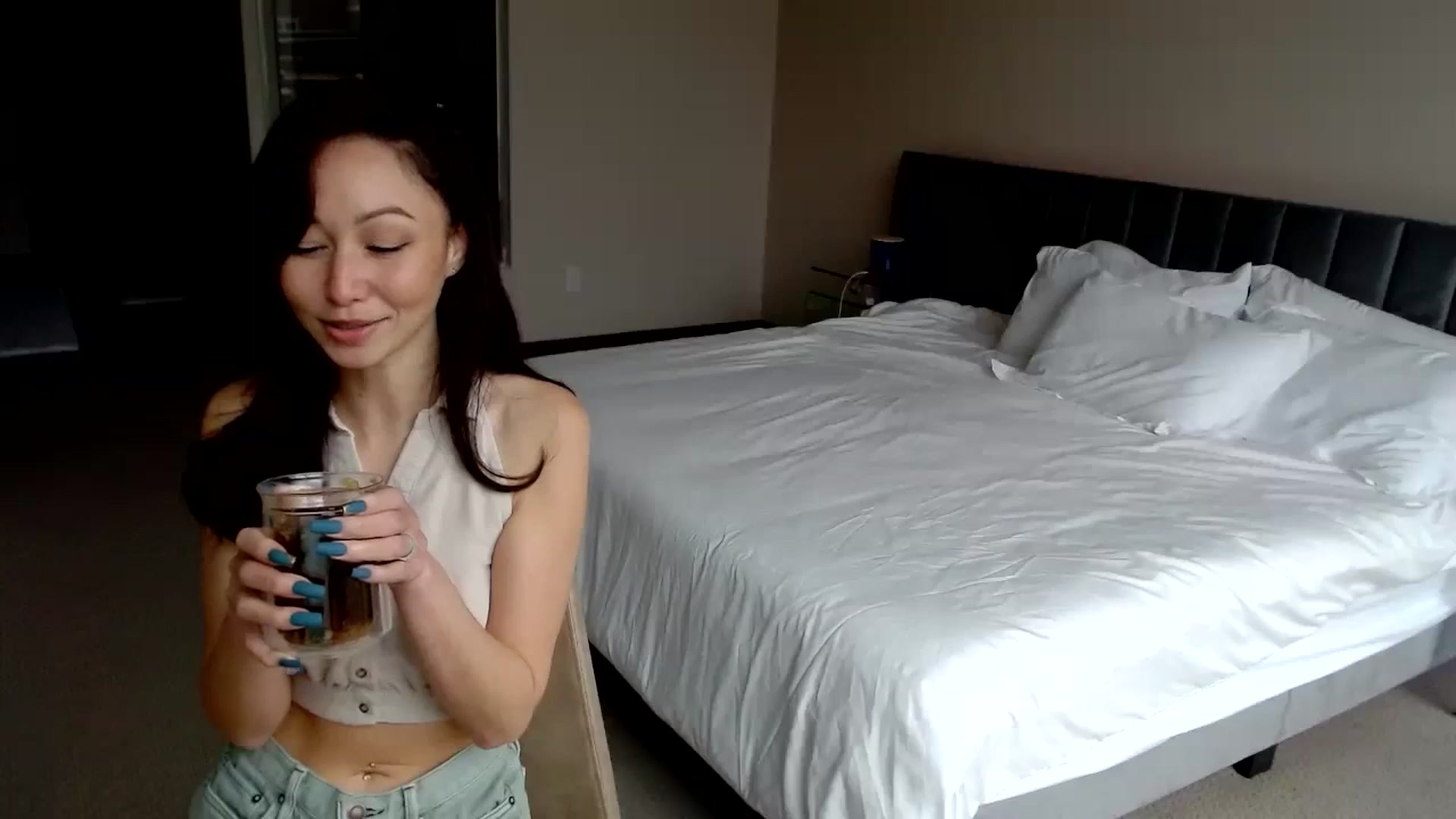 Gallery image thumbnail from Minnie_B00's myfreecams stream on, 01/22/2024, 22:08 image 15 of 20