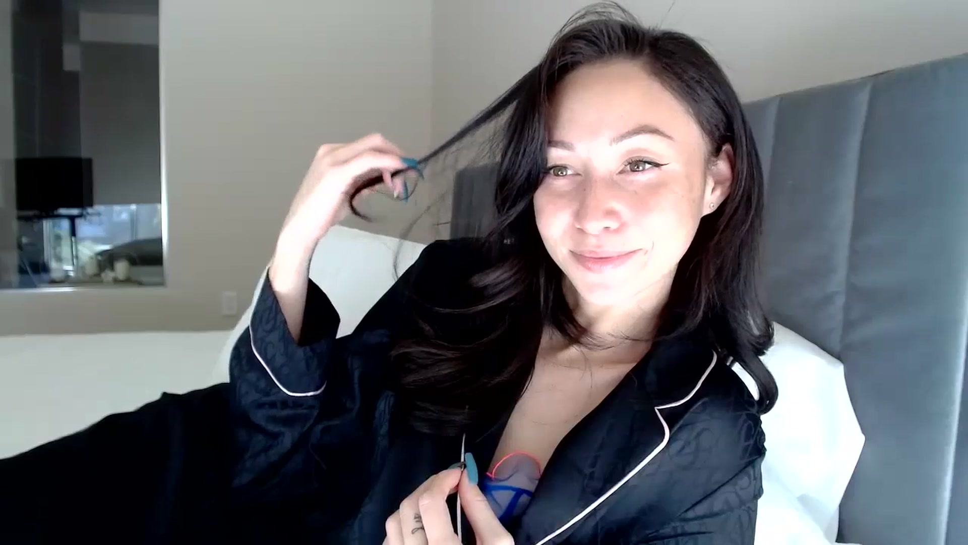 Gallery image thumbnail from Minnie_B00's myfreecams stream on, 01/27/2024, 21:49 image 9 of 20