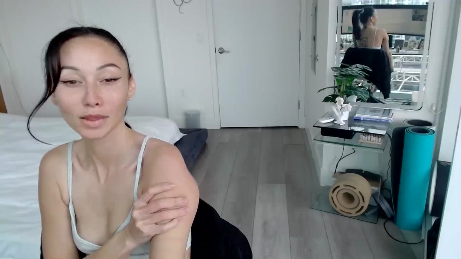 Gallery image thumbnail from Minnie_B00's myfreecams stream on, 02/24/2024, 22:00 image 16 of 20