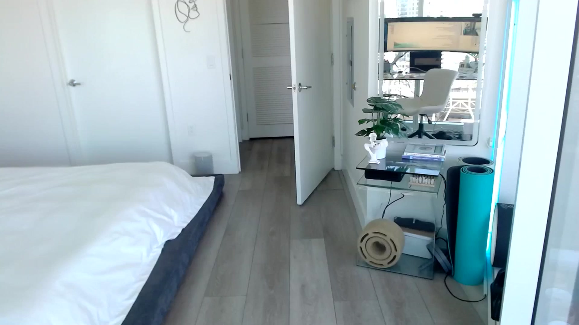 Gallery image thumbnail from Minnie_B00's myfreecams stream on, 03/01/2024, 22:40 image 1 of 20