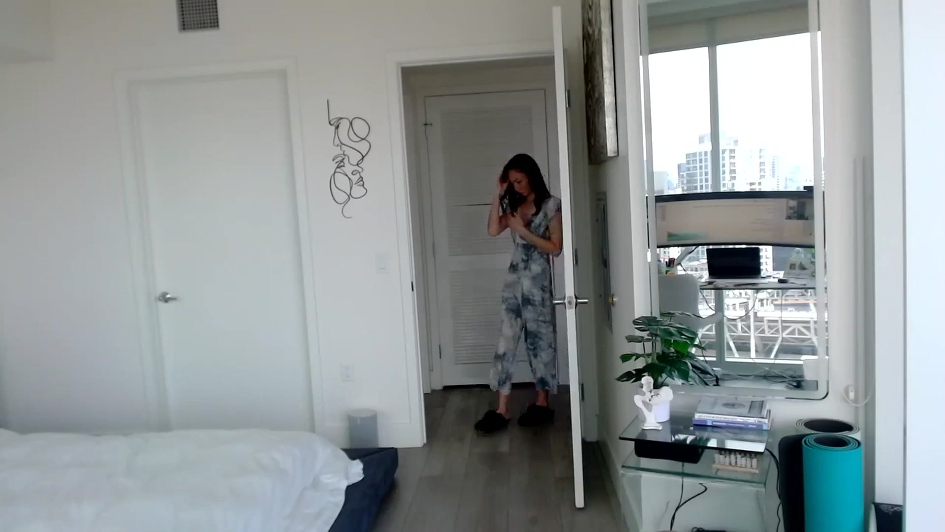 Gallery image thumbnail from Minnie_B00's myfreecams stream on, 03/13/2024, 20:46 image 19 of 20