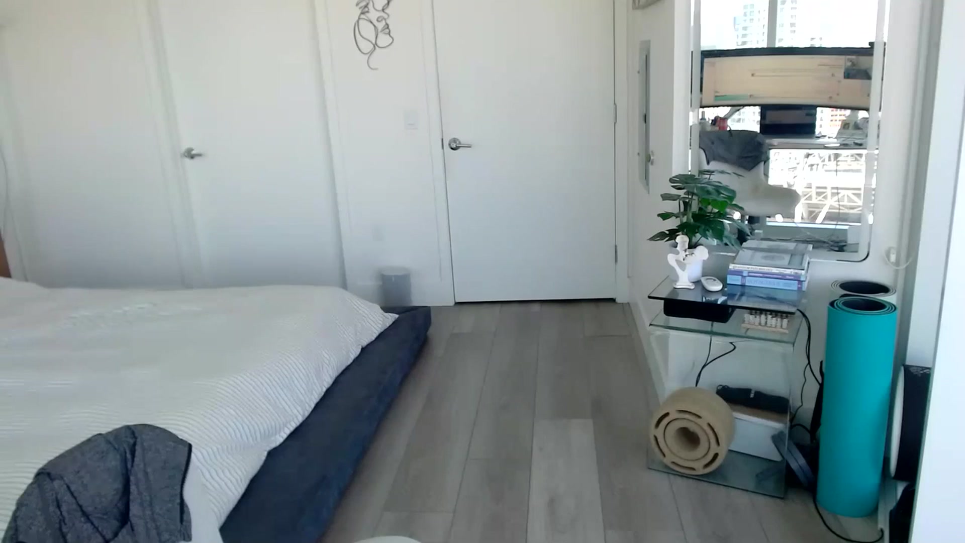 Gallery image thumbnail from Minnie_B00's myfreecams stream on, 03/25/2024, 20:31 image 5 of 20