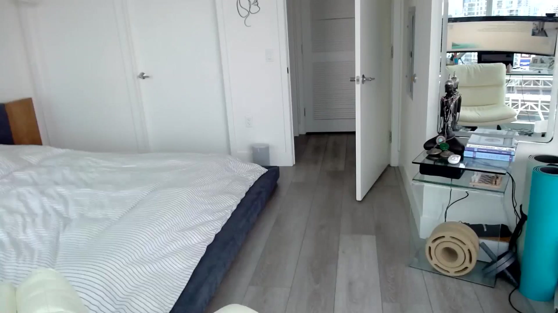 Gallery image thumbnail from Minnie_B00's myfreecams stream on, 05/15/2024, 19:43 image 2 of 20