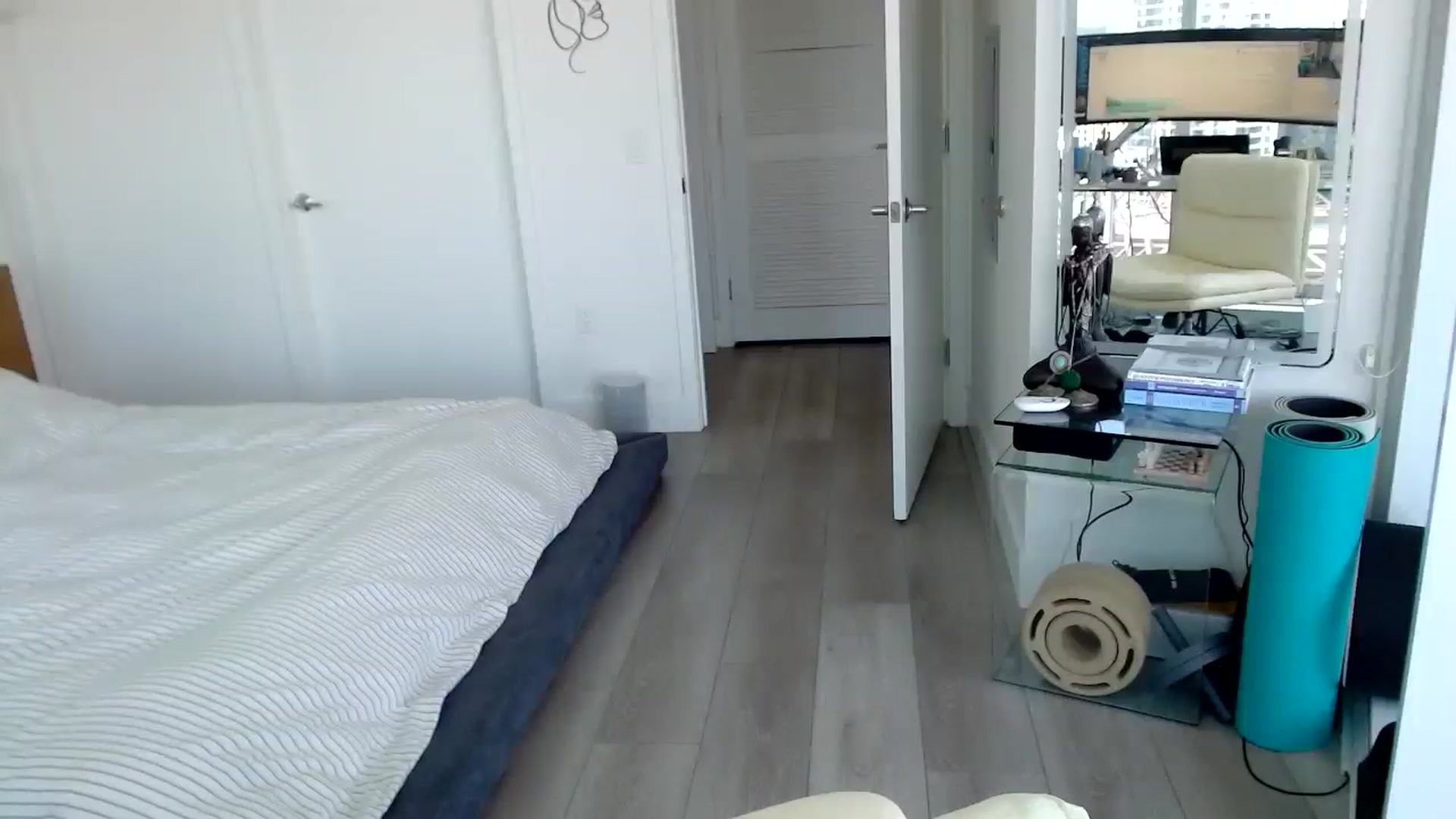 Gallery image thumbnail from Minnie_B00's myfreecams stream on, 05/30/2024, 19:35 image 18 of 20