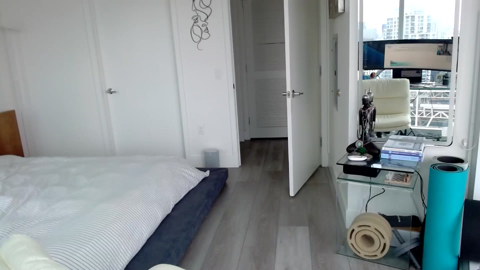 Gallery image thumbnail from Minnie_B00's myfreecams stream on, 06/10/2024, 18:00 image 1 of 20