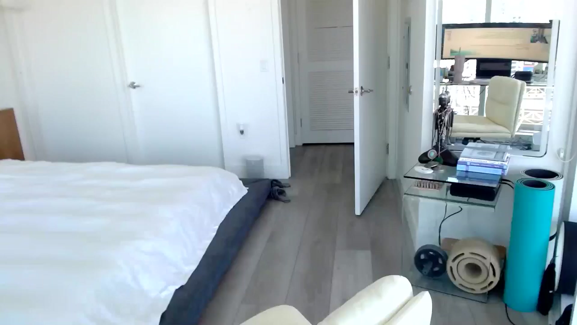 Gallery image thumbnail from Minnie_B00's myfreecams stream on, 06/22/2024, 18:55 image 19 of 20