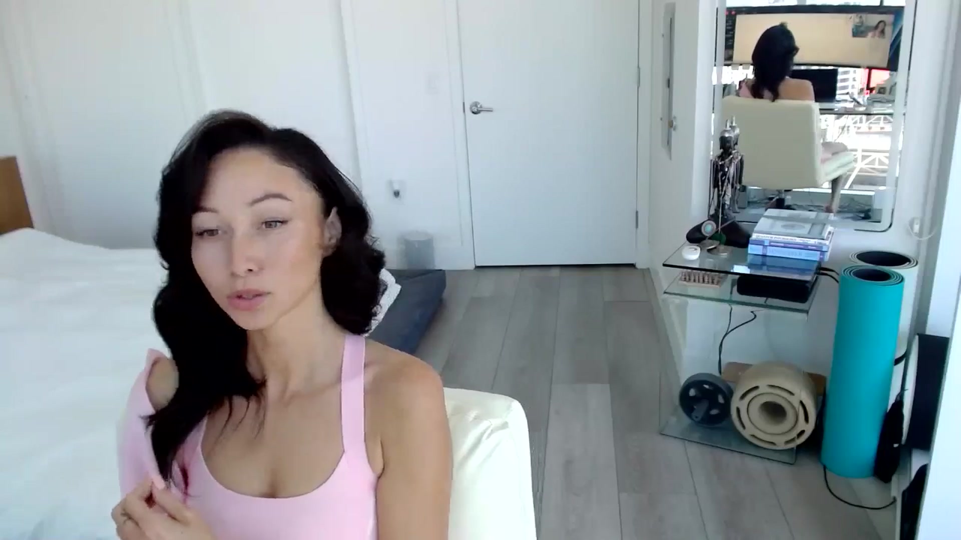 Gallery image thumbnail from Minnie_B00's myfreecams stream on, 06/25/2024, 19:55 image 8 of 20