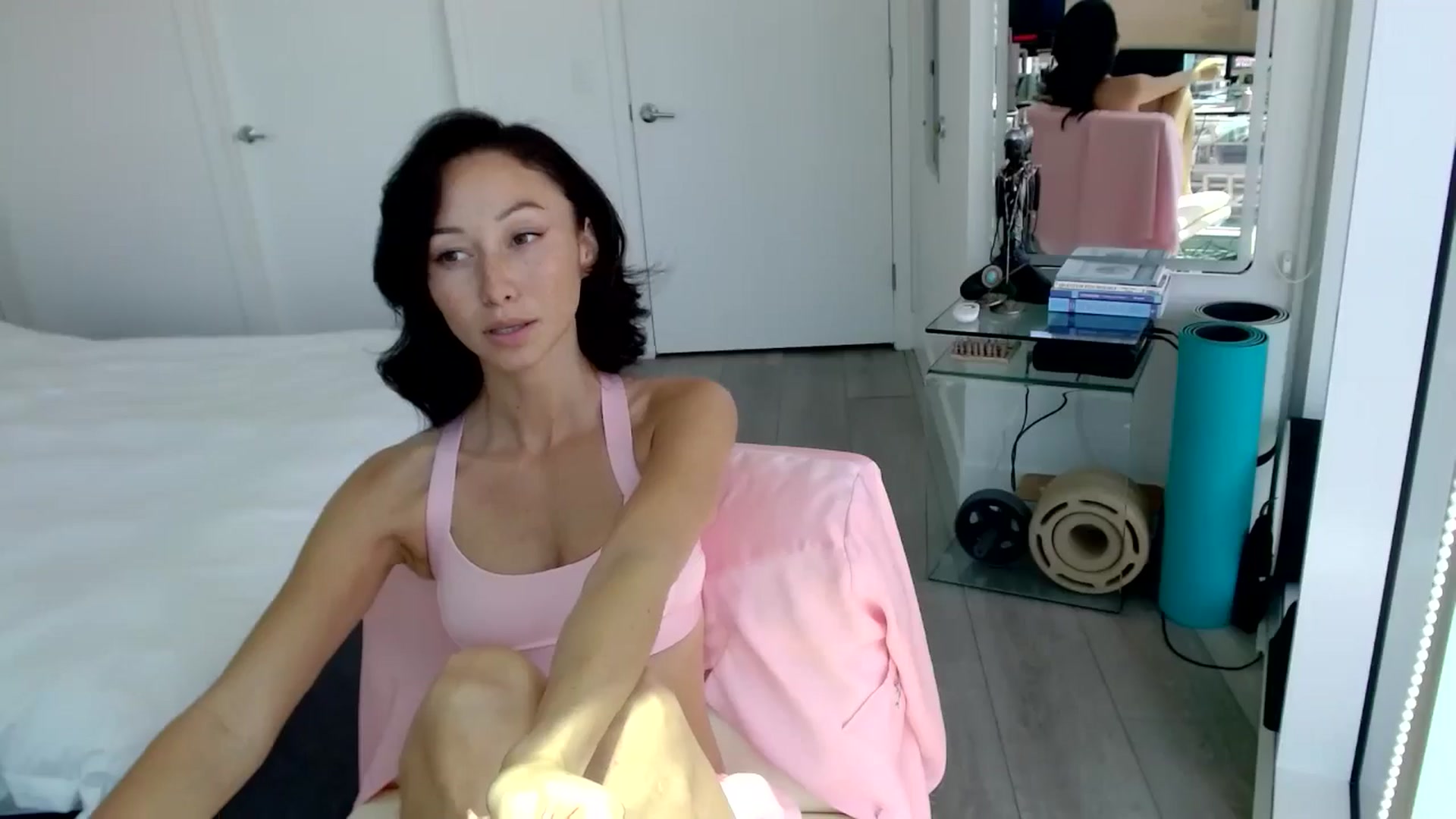 Gallery image thumbnail from Minnie_B00's myfreecams stream on, 06/25/2024, 21:35 image 3 of 20