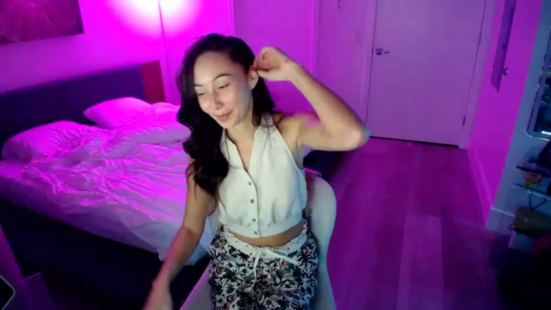 Gallery image thumbnail from Minnie_BOOM's myfreecams stream on, 01/10/2023, 01:48 image 17 of 20