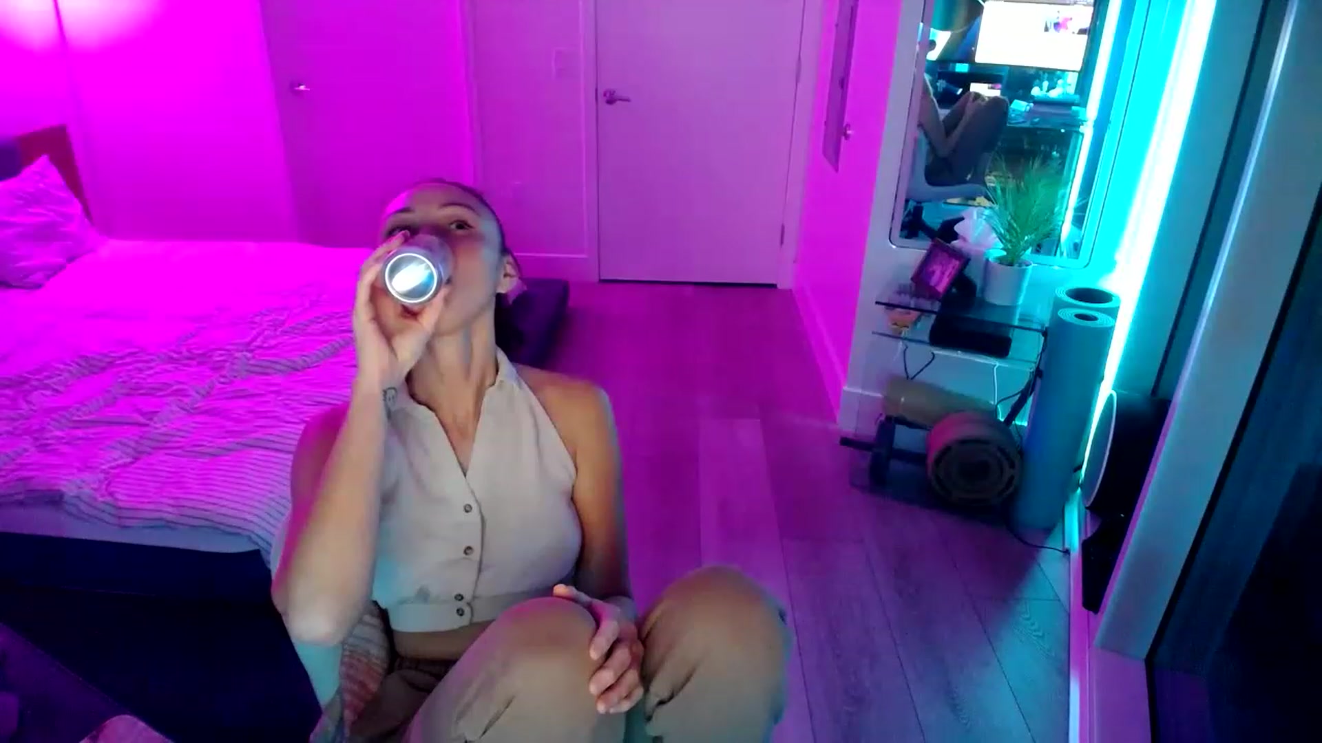 Gallery image thumbnail from Minnie_BOOM's myfreecams stream on, 01/26/2023, 03:50 image 18 of 20