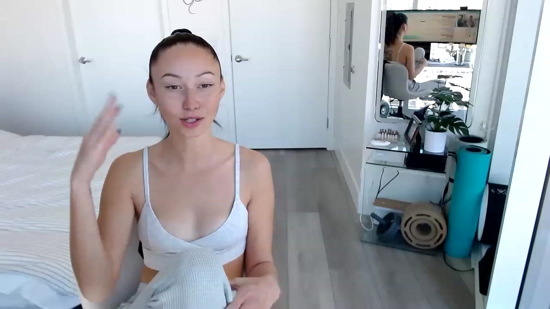 Gallery image thumbnail from Minnie_BOOM's myfreecams stream on, 03/28/2023, 19:44 image 10 of 20
