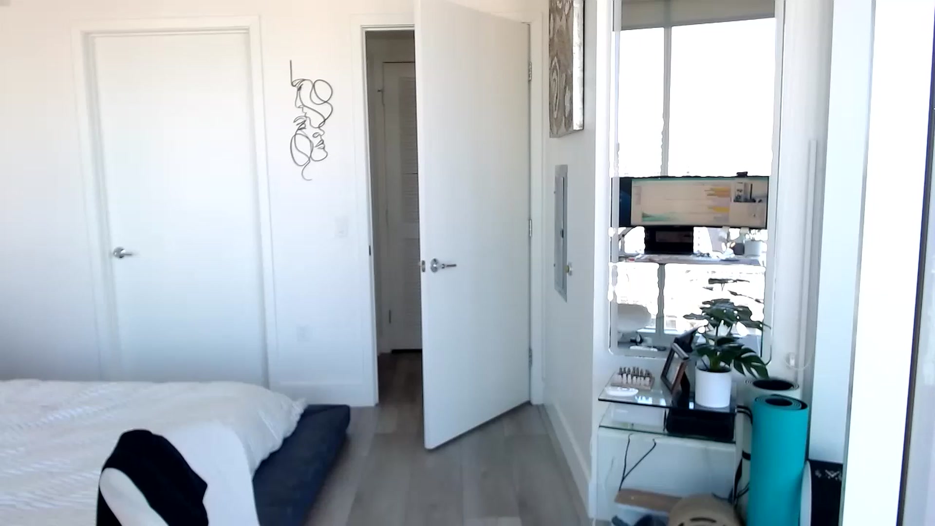 Gallery image thumbnail from Minnie_BOOM's myfreecams stream on, 03/28/2023, 19:44 image 6 of 20