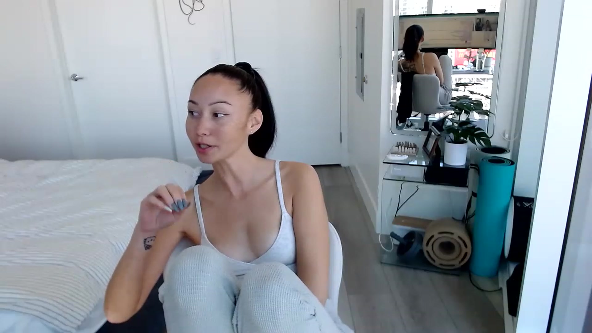 Gallery image thumbnail from Minnie_BOOM's myfreecams stream on, 03/28/2023, 19:44 image 14 of 20