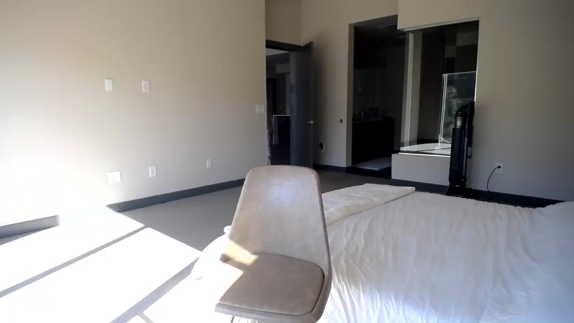 Gallery image thumbnail from Minnie_BOOM's myfreecams stream on, 10/16/2023, 18:49 image 4 of 20