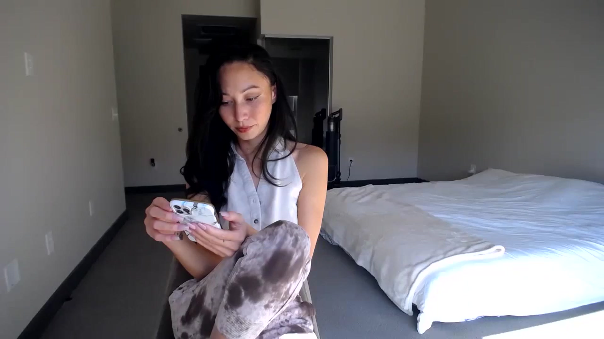 Gallery image thumbnail from Minnie_BOOM's myfreecams stream on, 10/18/2023, 20:27 image 18 of 20