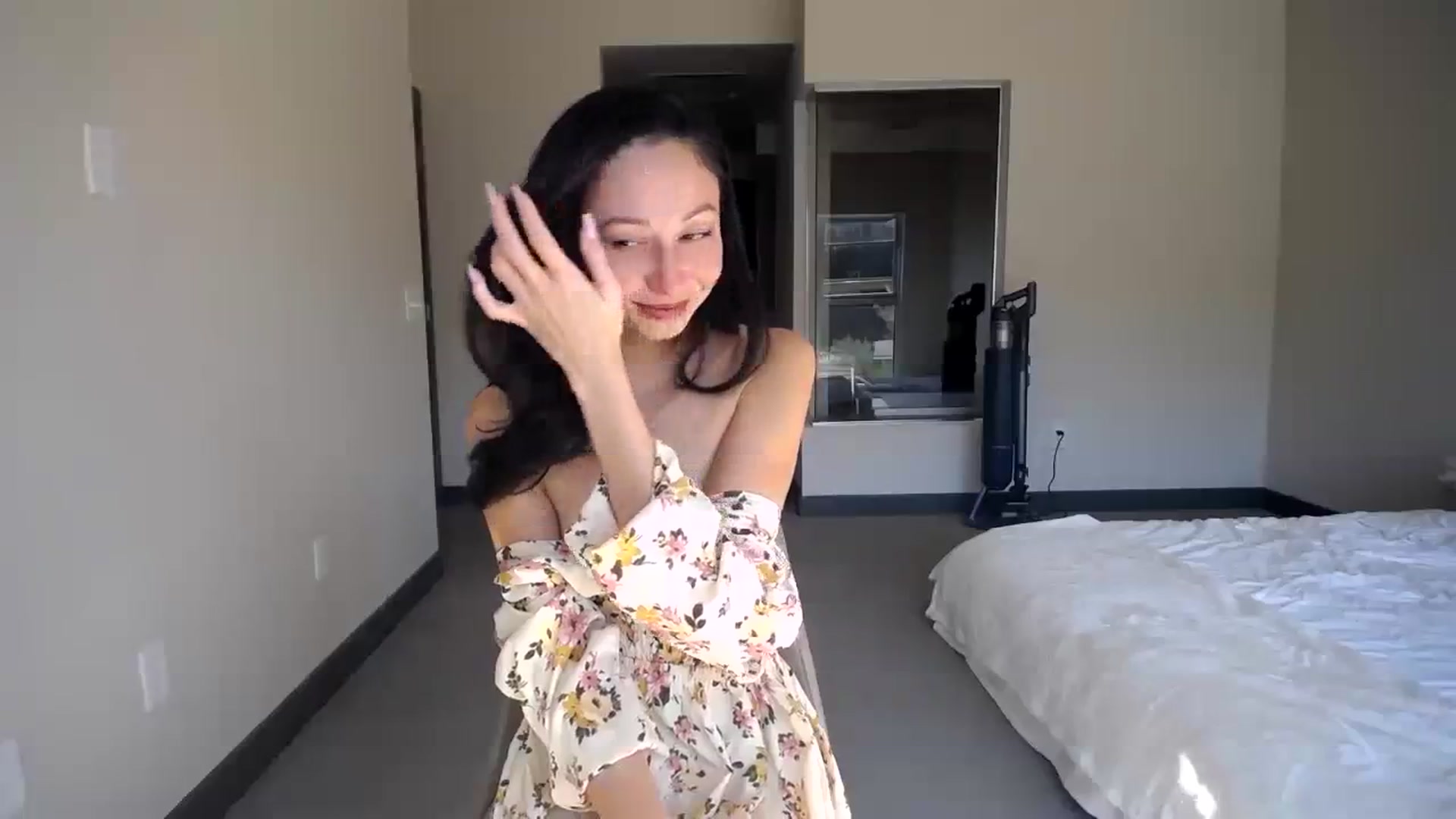 Gallery image thumbnail from Minnie_BOOM's myfreecams stream on, 10/19/2023, 20:43 image 3 of 20