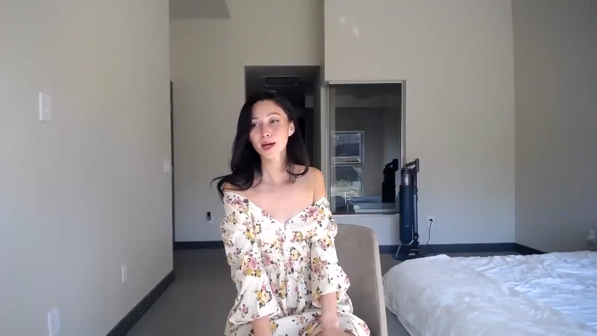 Gallery image thumbnail from Minnie_BOOM's myfreecams stream on, 10/19/2023, 20:43 image 13 of 20