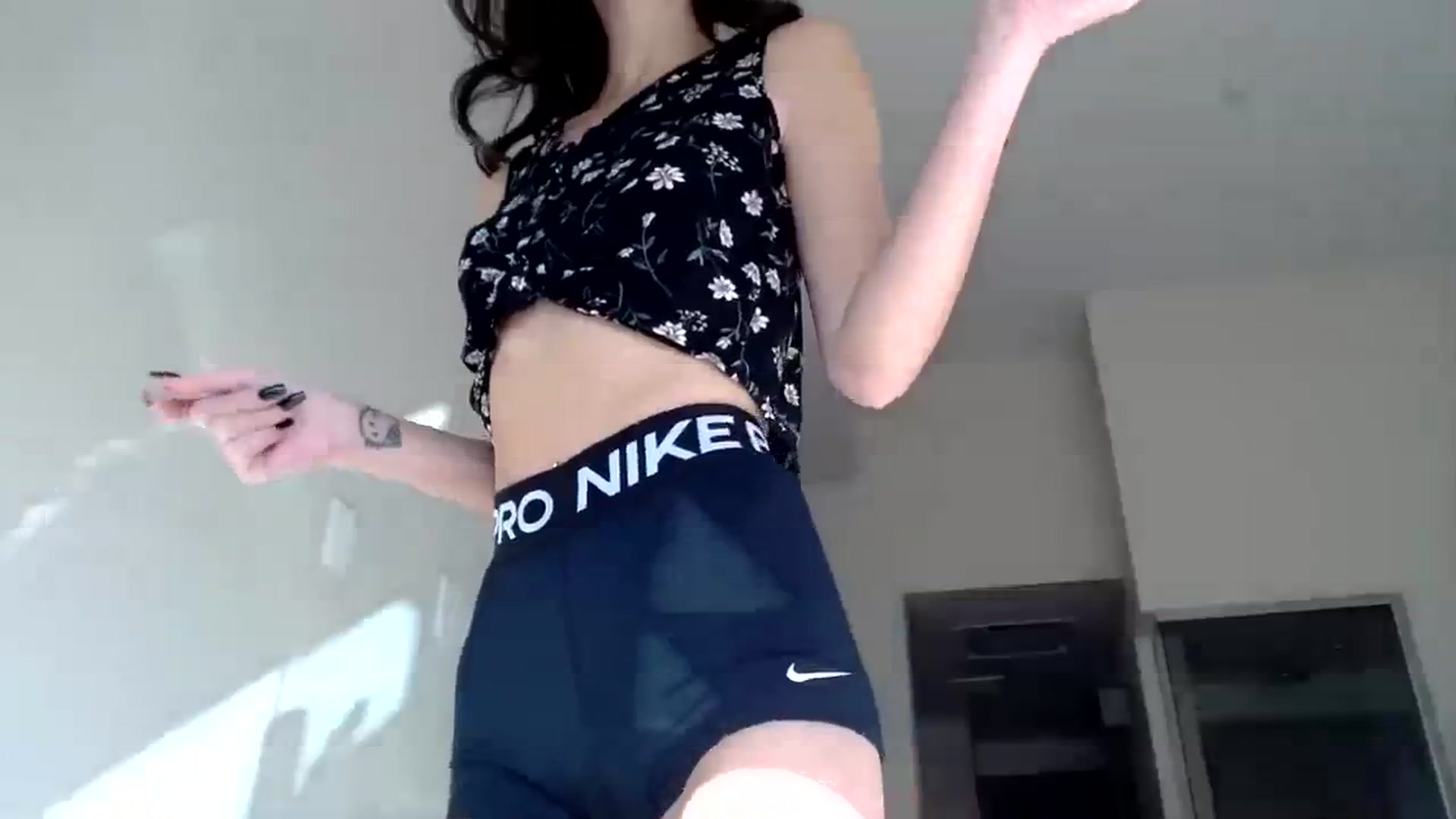 Gallery image thumbnail from Minnie_BOOM's myfreecams stream on, 11/02/2023, 17:43 image 9 of 20