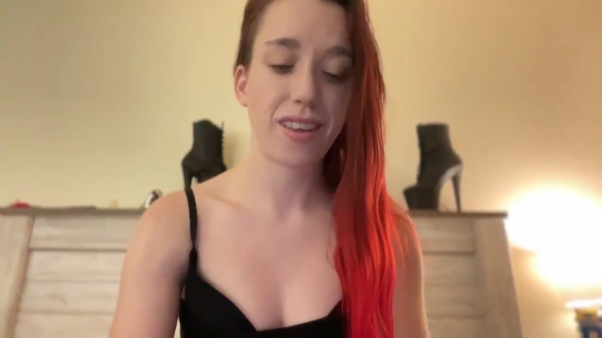 Gallery image thumbnail from MinnyMinx's myfreecams stream on, 07/27/2025, 14:17 image 9 of 20