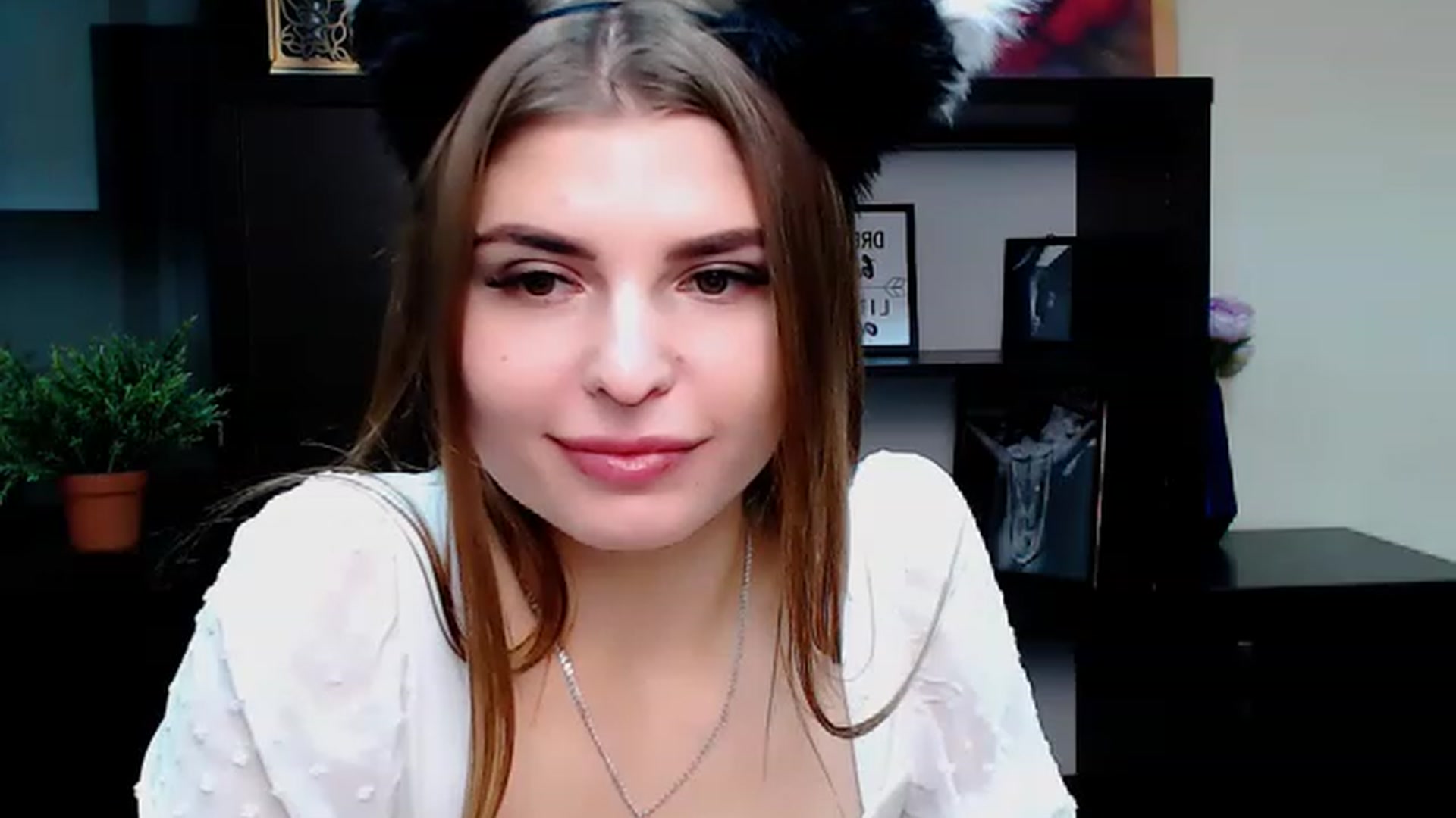 Gallery image thumbnail from MinsisHot_'s myfreecams stream on, 12/24/2022, 11:23 image 5 of 20