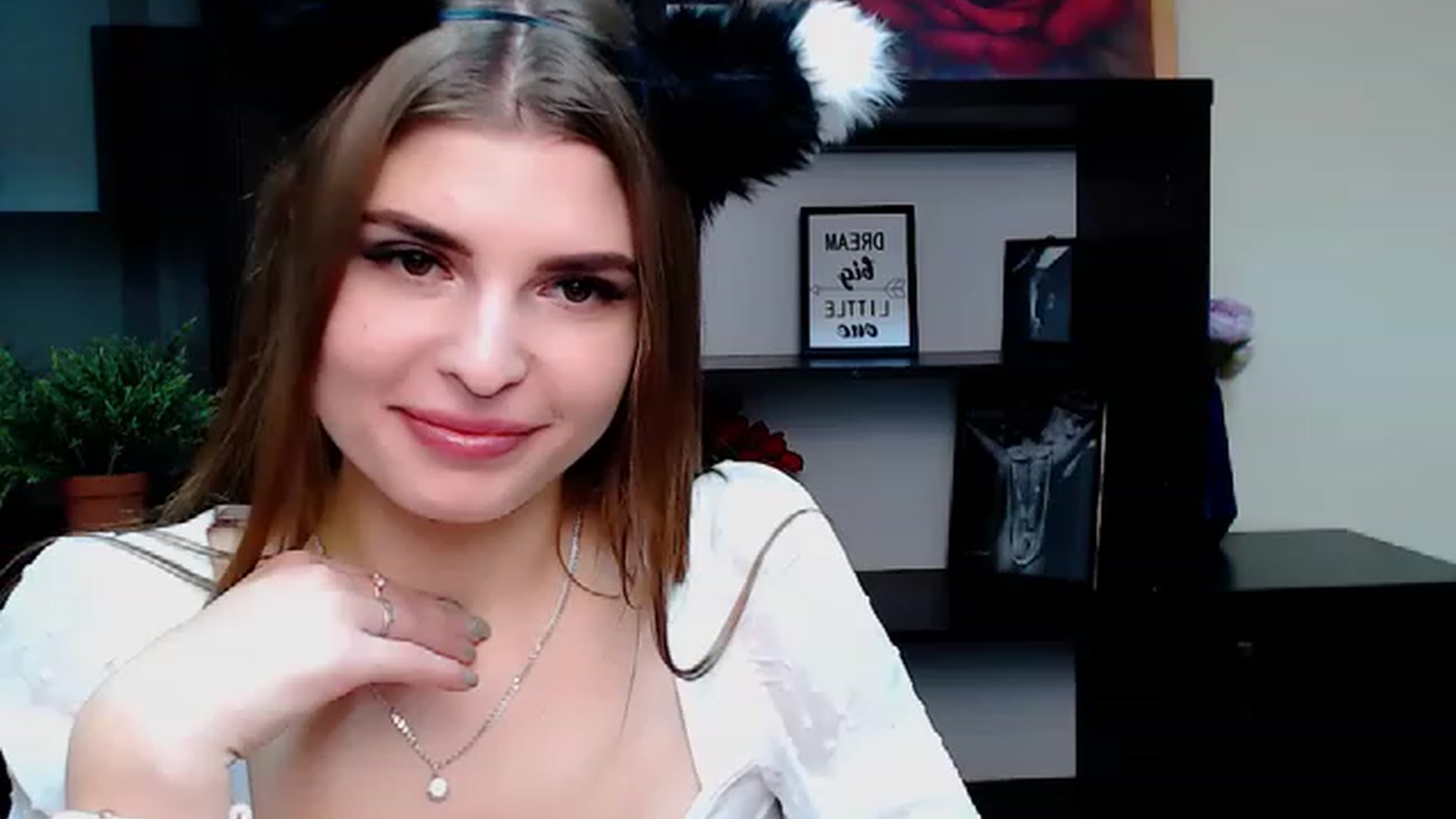 Gallery image thumbnail from MinsisHot_'s myfreecams stream on, 12/24/2022, 11:23 image 1 of 20