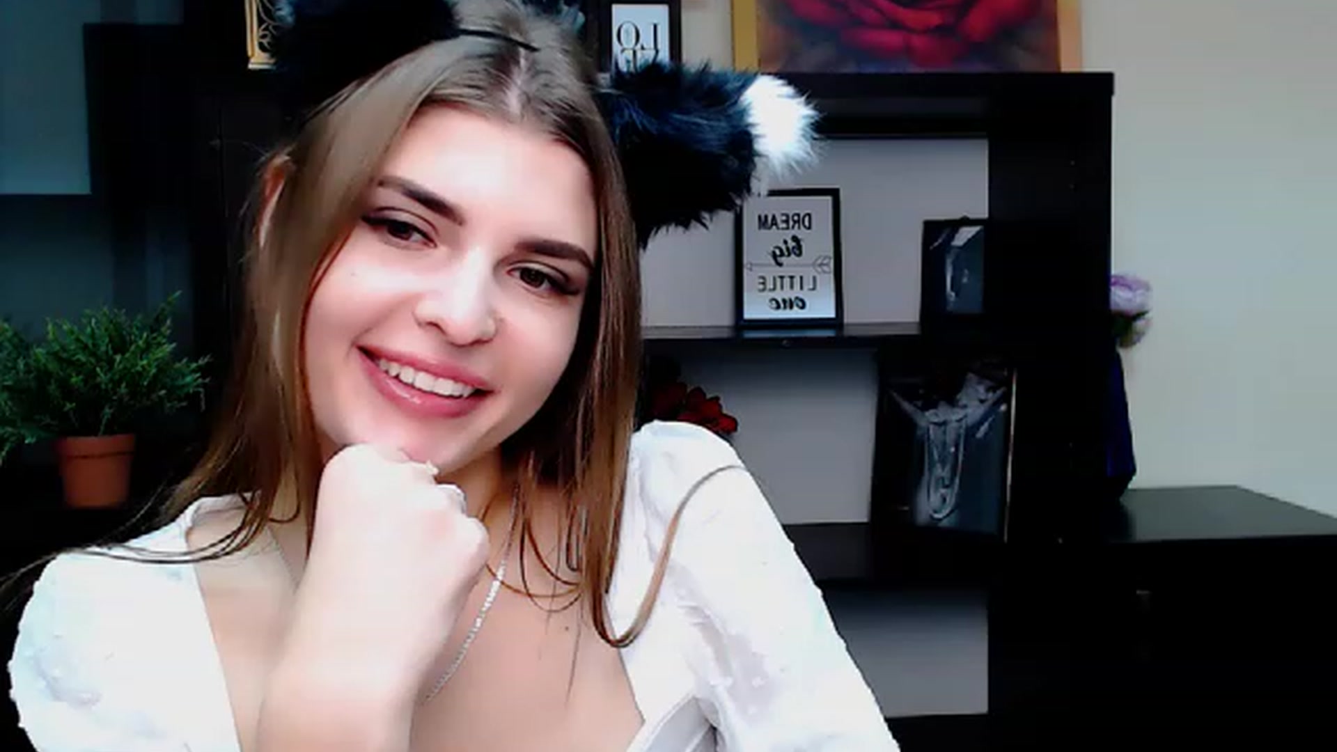 Gallery image thumbnail from MinsisHot_'s myfreecams stream on, 12/24/2022, 11:23 image 2 of 20