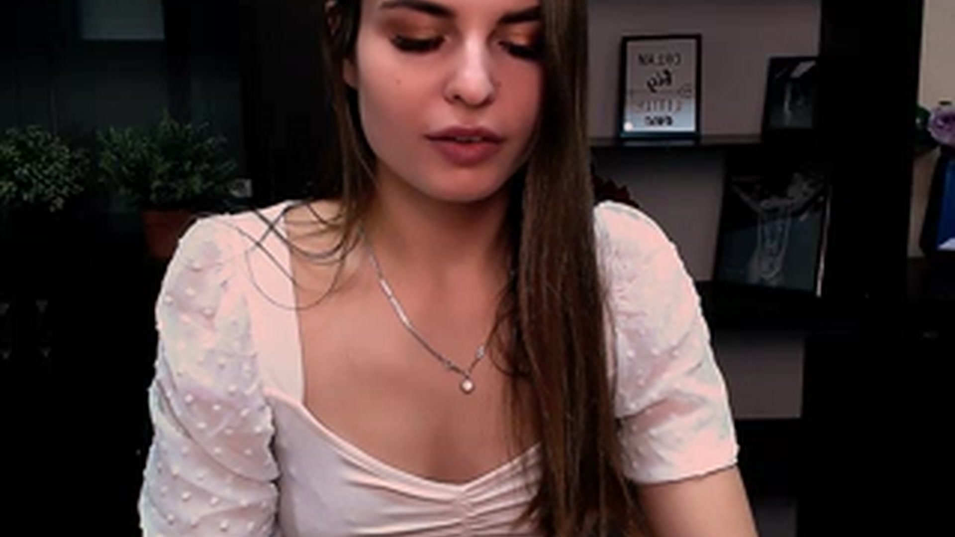 Gallery image thumbnail from MinsisHot_'s myfreecams stream on, 01/09/2023, 12:50 image 7 of 20