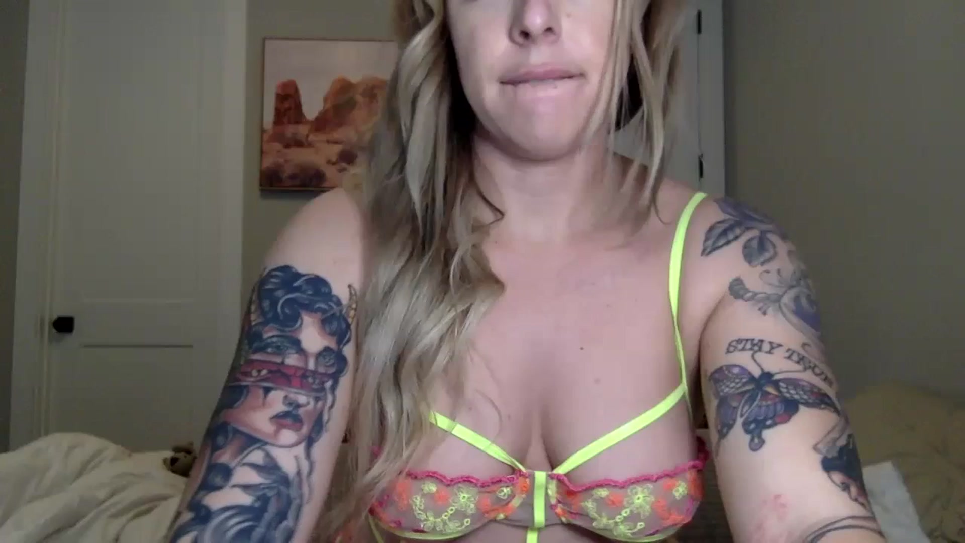 Gallery image thumbnail from Minx_nextdoor's myfreecams stream on, 03/25/2024, 17:39 image 3 of 20