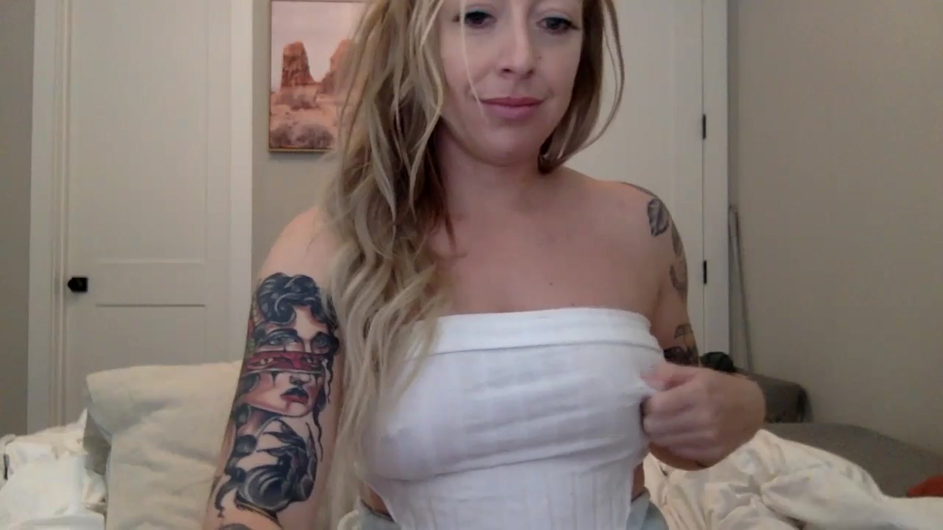 Gallery image thumbnail from Minx_nextdoor's myfreecams stream on, 03/28/2024, 20:34 image 5 of 20
