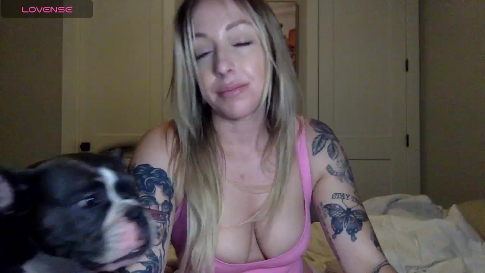 Gallery image thumbnail from Minx_nextdoor's myfreecams stream on, 06/20/2024, 01:09 image 14 of 20