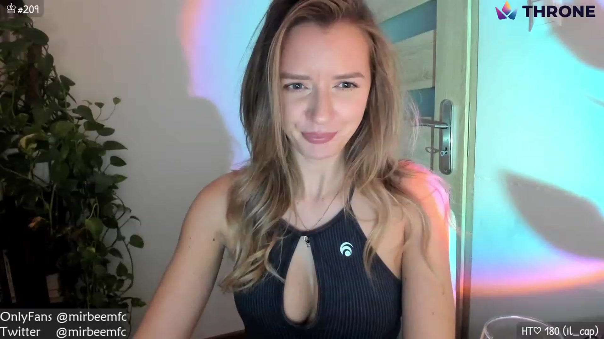 Gallery image thumbnail from MirBee's myfreecams stream on, 11/19/2022, 18:17 image 8 of 20