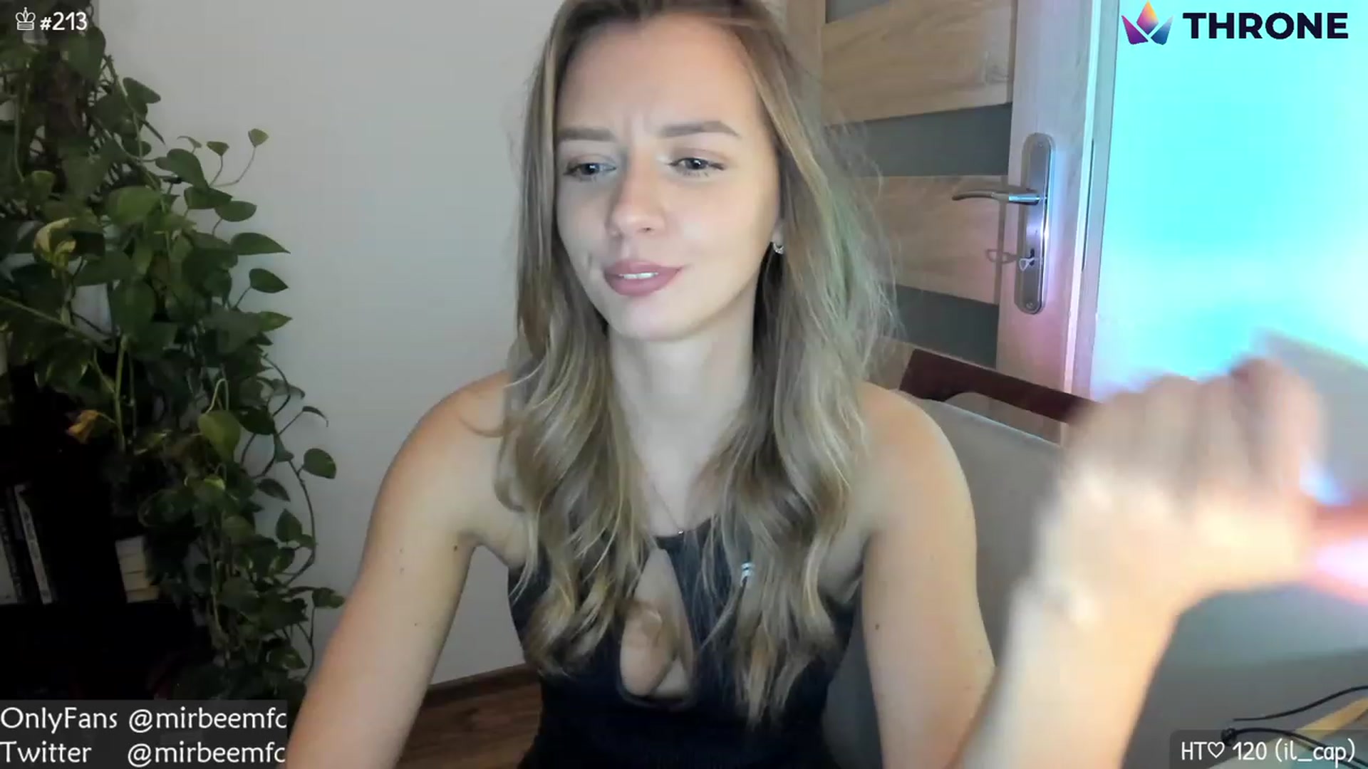 Gallery image thumbnail from MirBee's myfreecams stream on, 11/19/2022, 18:17 image 7 of 20