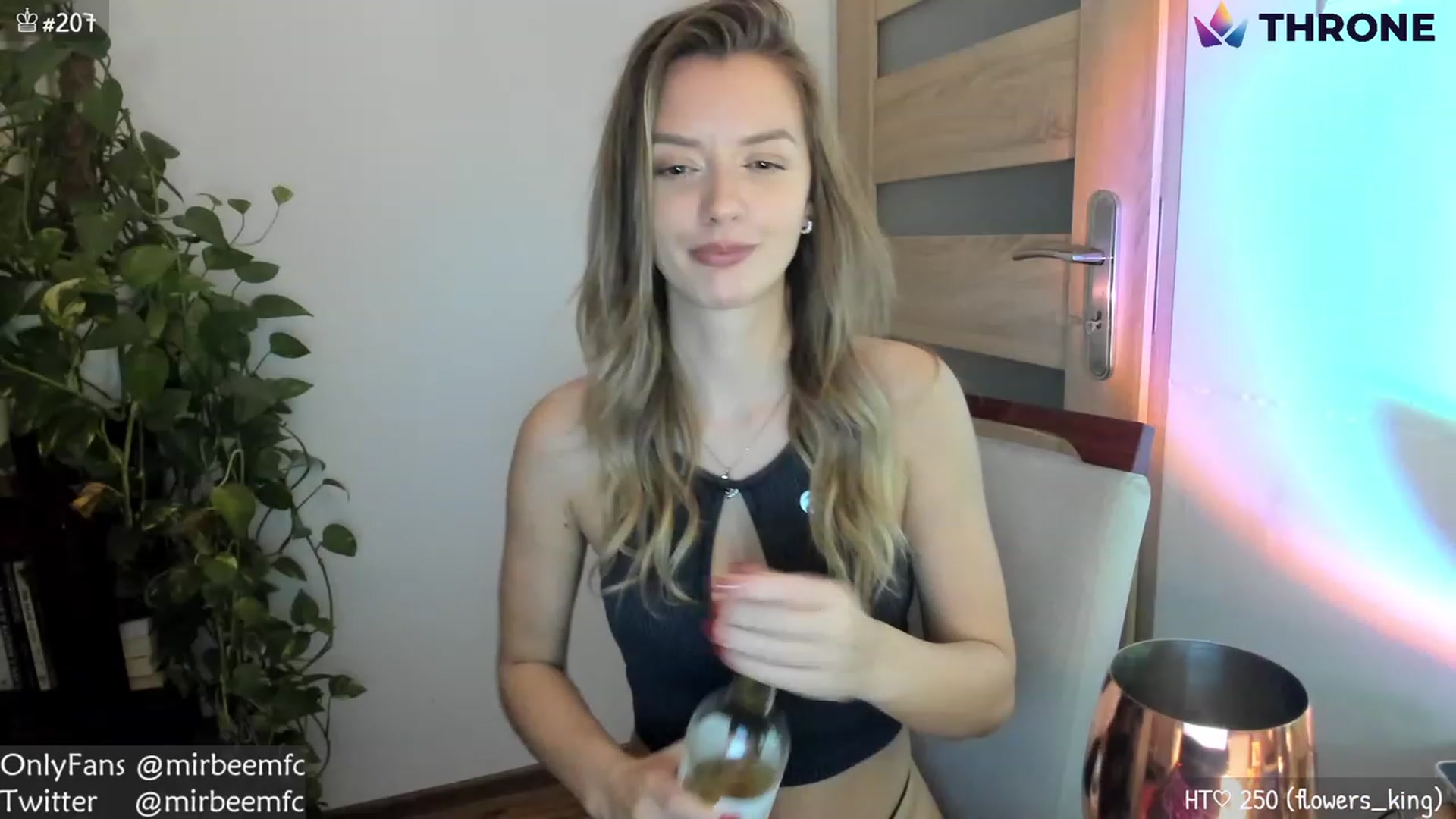 Gallery image thumbnail from MirBee's myfreecams stream on, 11/19/2022, 18:17 image 19 of 20