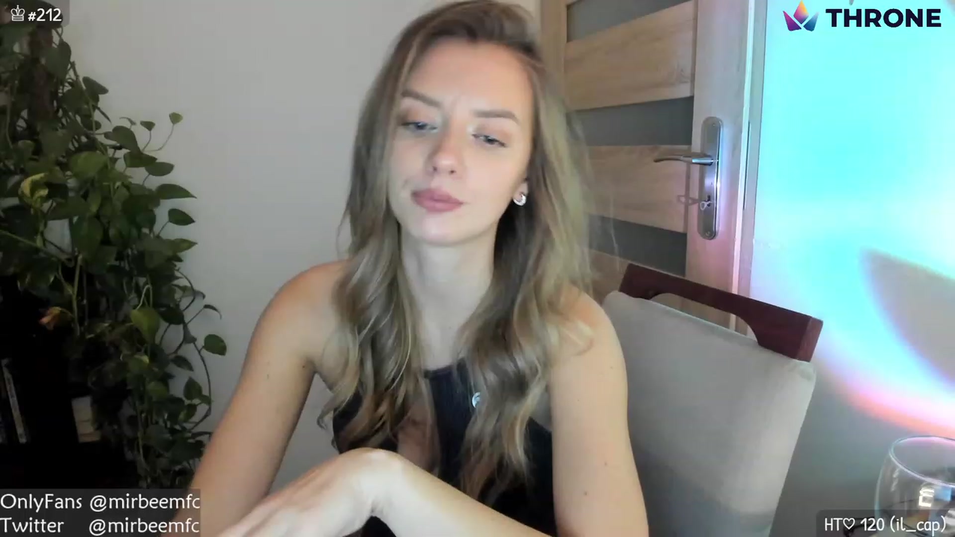 Gallery image thumbnail from MirBee's myfreecams stream on, 11/19/2022, 18:17 image 6 of 20