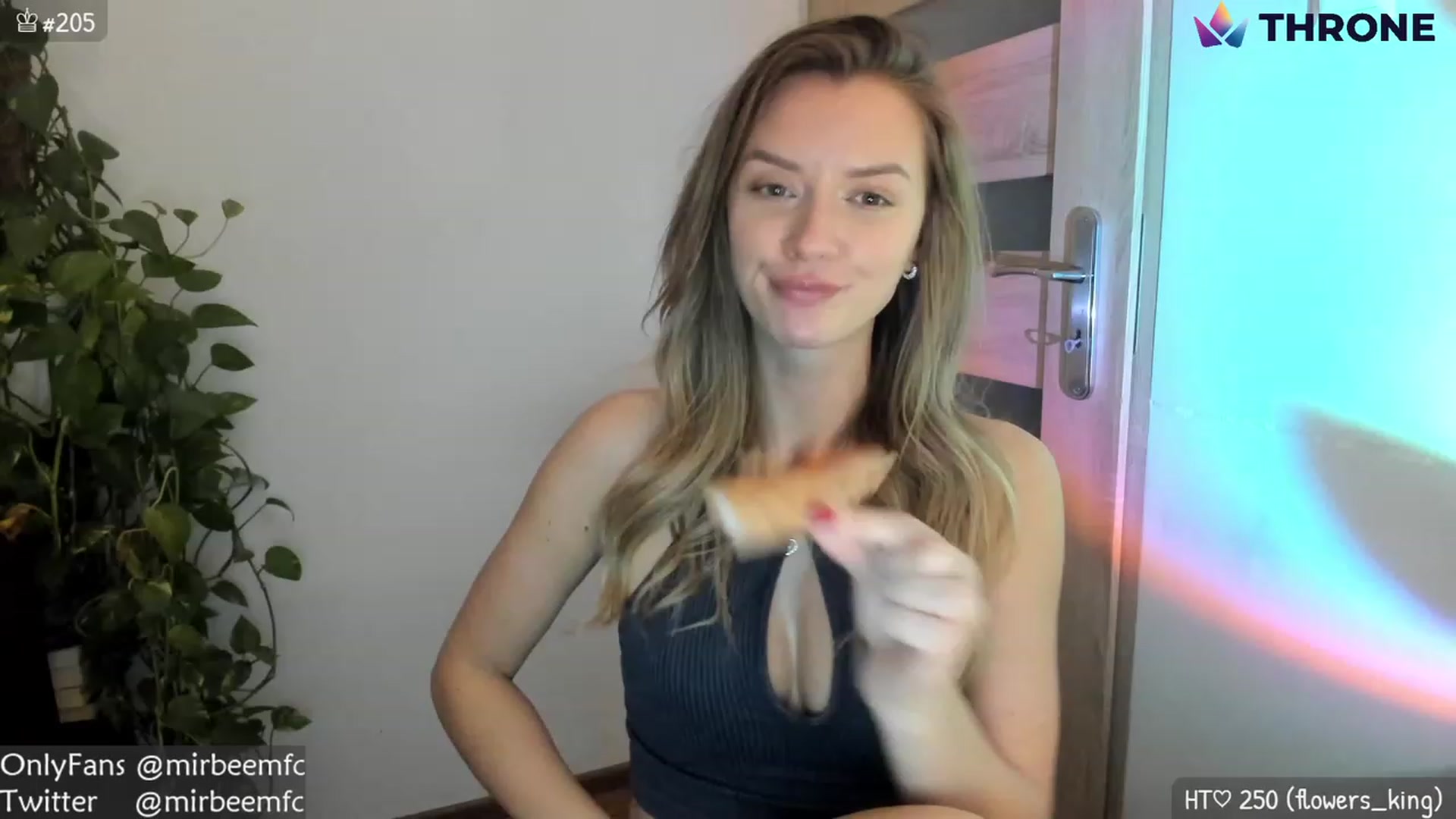 Gallery image thumbnail from MirBee's myfreecams stream on, 11/19/2022, 01:32 image 15 of 20