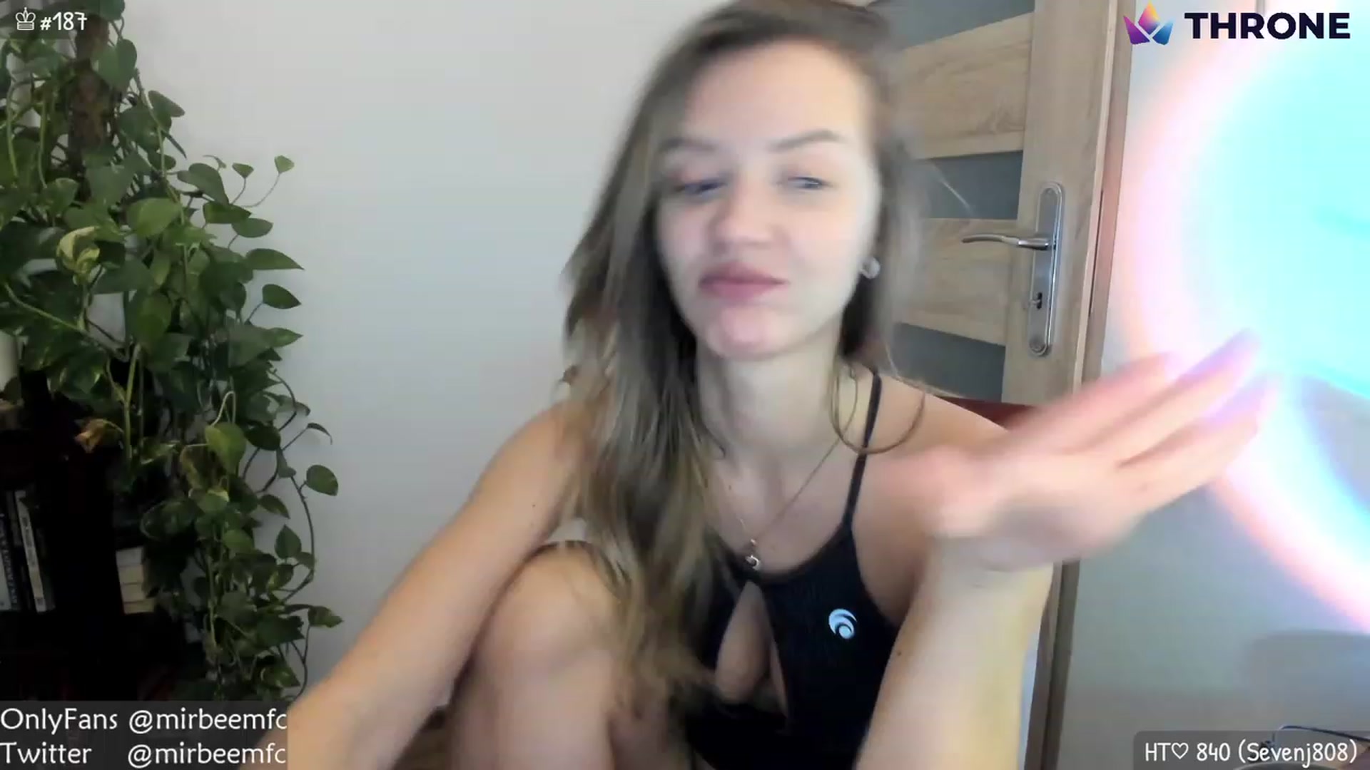 Gallery image thumbnail from MirBee's myfreecams stream on, 11/19/2022, 04:16 image 13 of 20