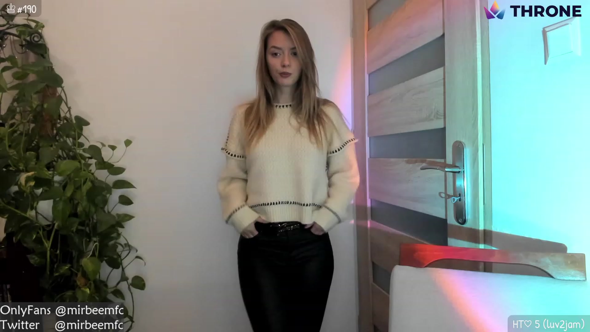 Gallery image thumbnail from MirBee's myfreecams stream on, 11/19/2022, 22:13 image 6 of 20