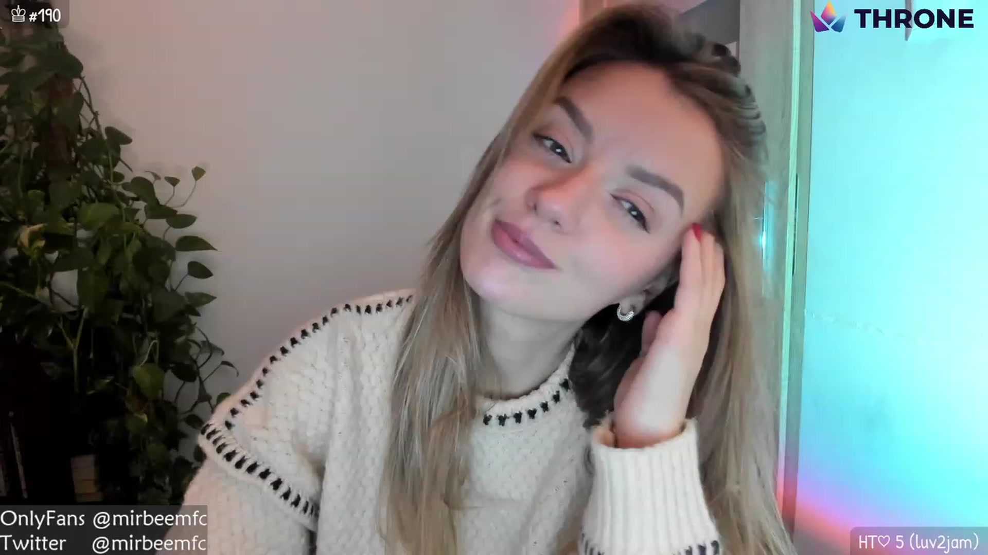Gallery image thumbnail from MirBee's myfreecams stream on, 11/19/2022, 22:13 image 10 of 20