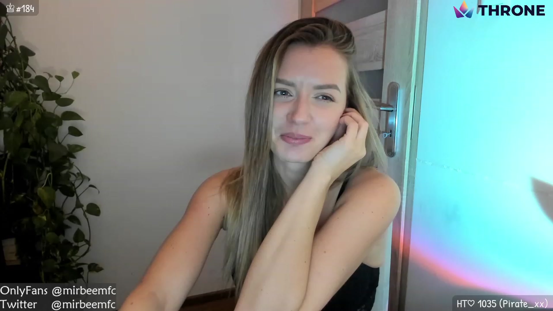 Gallery image thumbnail from MirBee's myfreecams stream on, 11/20/2022, 24:03 image 8 of 20