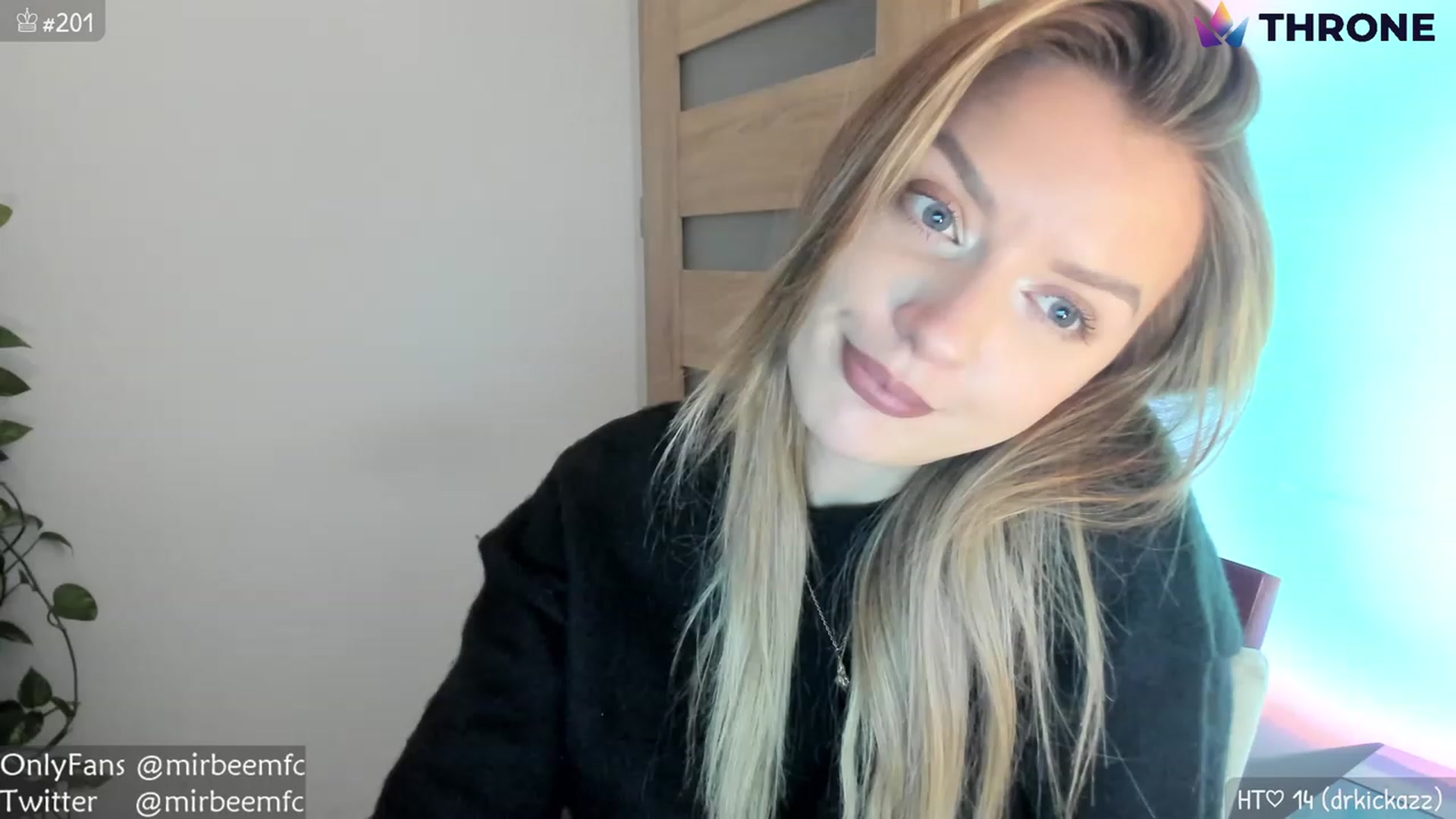 Gallery image thumbnail from MirBee's myfreecams stream on, 11/21/2022, 24:12 image 3 of 20