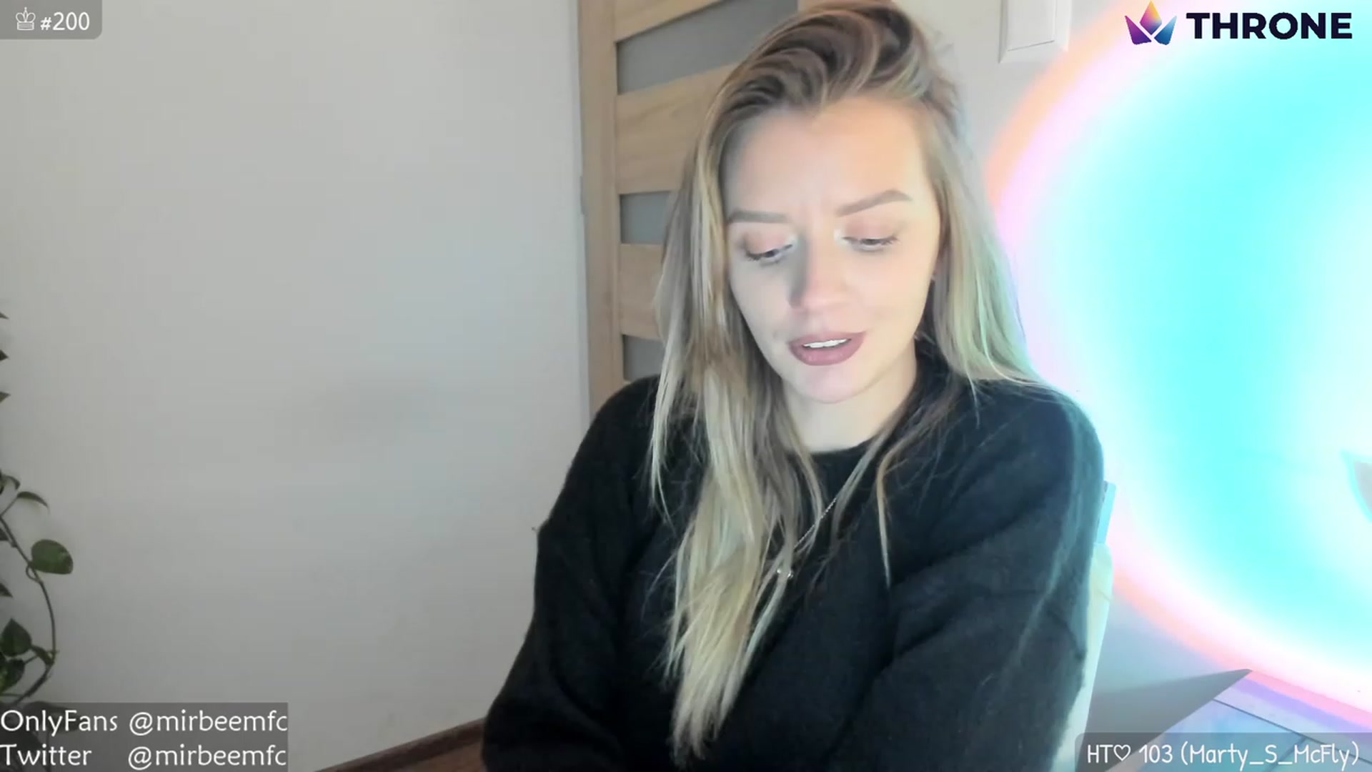 Gallery image thumbnail from MirBee's myfreecams stream on, 11/21/2022, 24:12 image 4 of 20